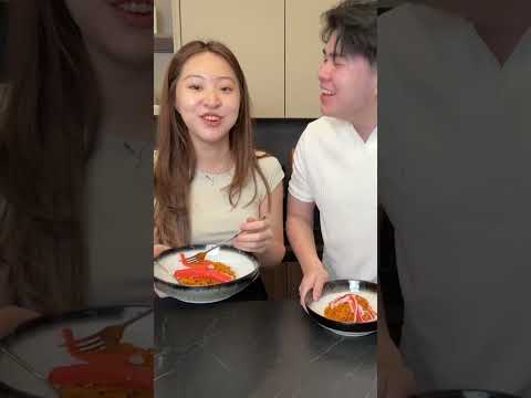 padahal dia tinggal ambil garpu lagi di dapur, kelar 🤪 #enricovirly #couple #prank thumbnail