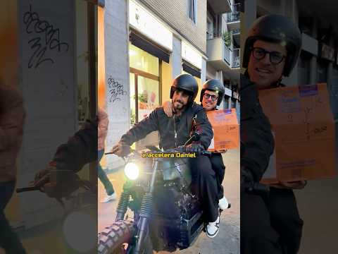 CI CREDO FACCIAMO UNA SORPRESA AI NOSTRI FAN A CASA LORO! thumbnail