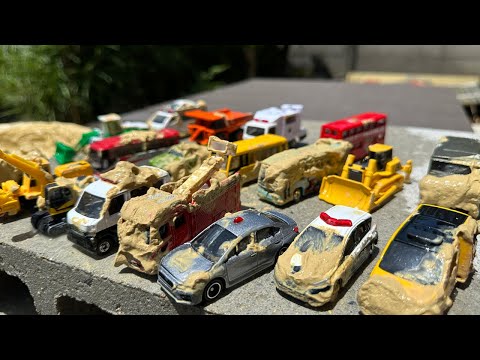 Tomica Disney Cars etc. ☆ Play in the mud and wash the car! thumbnail