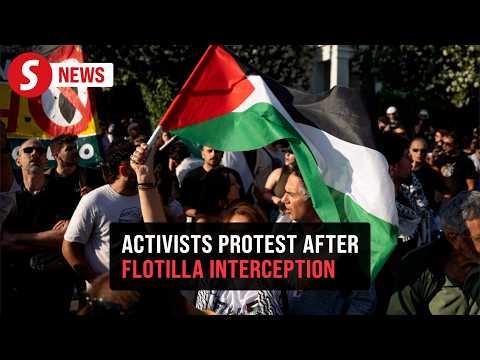 Flotilla activists and supporters protest outside Greece's foreign ministry after interception thumbnail