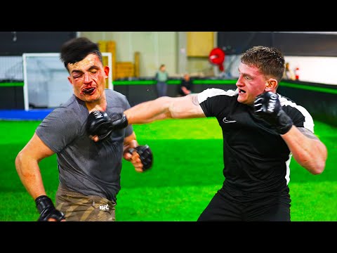 KO EXPLOSSIF de POIDS LOURD avec une droite du FUTUR 100kg VS 90kg  ! YFC#83 thumbnail