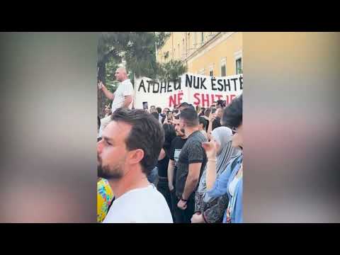 Tv Klan - Mbahet protesta e dytë për Zvërnecin në Tiranë thumbnail