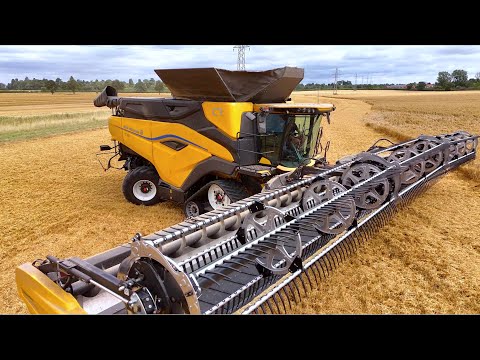 Wheat Harvesting in the UK | New Holland CR11 w/ 50ft / 15.2m Flex Header | The New Mega Combine thumbnail