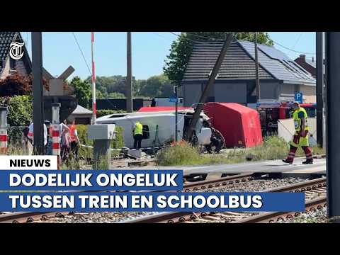 Beeld: dodelijke ongeval tussen trein en schoolbus in België thumbnail
