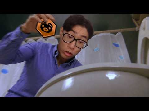 특공대를 변기에 넣고서 내려 thumbnail