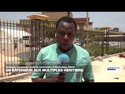 Au Sénégal, le président Bassirou Diomaye Faye rend hommage à l'ex-président Abdoulaye Wade thumbnail