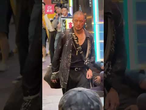 直擊《九龍城寨之終章》吳彥祖尖東街頭一打二  起腳出拳動作俐落 #香港01 #01新聞 #九龍城寨 thumbnail