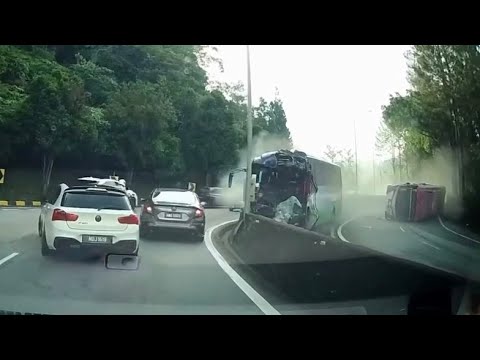 TRAGEDI DUA BAS PERSIARAN BAWA 70 PENUMPANG, SUV TERBABIT KEMALANGAN DI JALAN GENTING HIGHLANDS thumbnail
