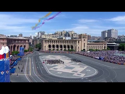 L’Arménie organise son premier défilé militaire depuis dix ans pour la fête de la République thumbnail