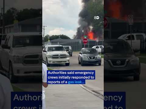 Rescue crews in Dallas search for missing residents after deadly massive apartment fire | DW News thumbnail