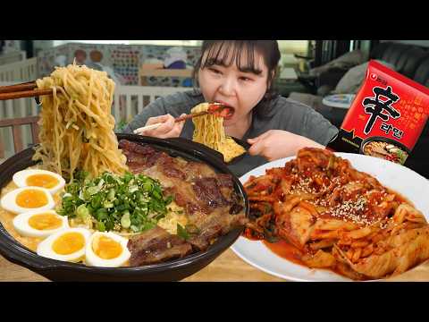 신라면으로 돈코츠라멘 만들기?김장김치와 꿀조합 먹방 MUKBANG thumbnail
