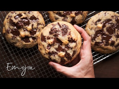 The Best Soft Chocolate Chip Cookies Recipe | Emojoie thumbnail