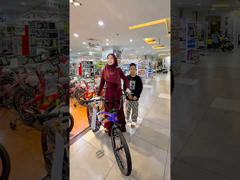 Belanjain anak cowo aku #riaricis thumbnail
