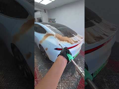 Wash the car that's covered in mud. #washingcar #cleaningcar #asmr thumbnail