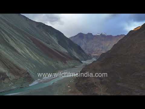 Indus River carving through the rugged mountains of Ladakh thumbnail