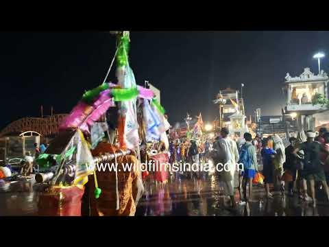 Night crowds and Kanwar Yatra at Har Ki Pauri Haridwar thumbnail