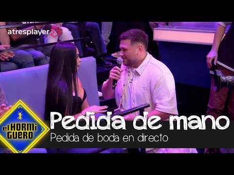 ¡Se declara en directo! Todos testigos de una romántica pedida de mano - El Hormiguero thumbnail