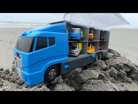 Find 12 working Tomica (miniature cars) among the stunning Pacific Ocean scenery! thumbnail