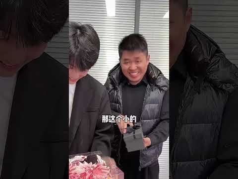 经理：你的礼物我的礼物好像不一样#小李总和陈可星的日常 #爆笑办公室日常 #欢乐办公室 #一定要看到结尾 thumbnail