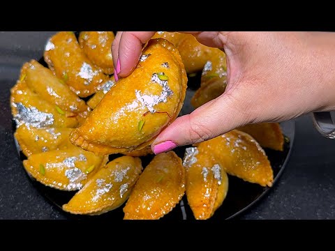 बाजार जैसी चाशनी वाली मावा गुजिया बनाने की सम्पूर्ण विधि | Market jesi Mawa Gujiya Recipe in Hindi thumbnail