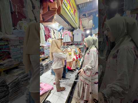 Grebek pasar di surabaya??? #riaricis thumbnail