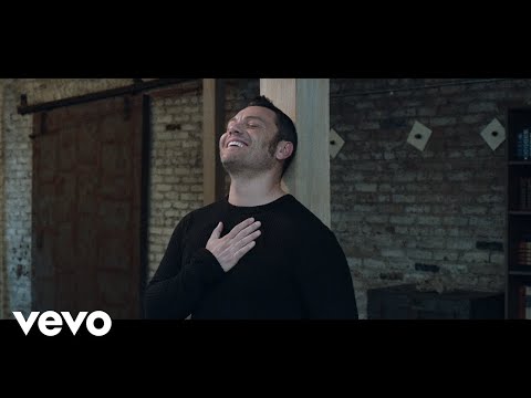 Tiziano Ferro - In Mezzo A Questo Inverno thumbnail
