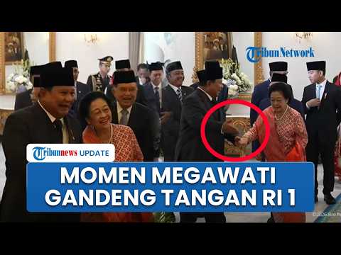 Adab Prabowo saat Minta Megawati Jalan di Depan, Ini Reaksi RI 1 saat Ketum PDIP Gandeng Tangannya thumbnail