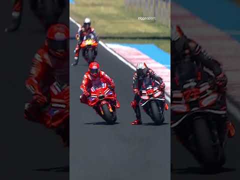 Een heerlijk gevecht tussen Márquez & Bezzecchi in 2025 ⚔️#ZiggoSport #MotoGP #Márquez #Bezzecchi thumbnail