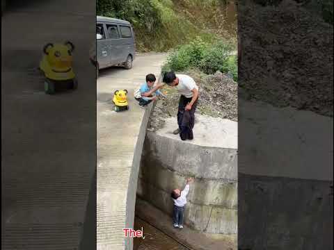 The little boy ran into the road asking for help.. met the right kind person #short,#kindness,#help thumbnail