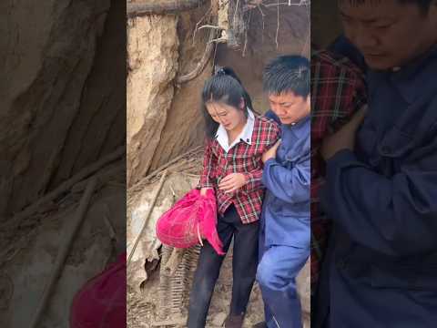 Chased by two strangers, the young woman was lucky to meet her savior. #short,#kindness,#help,#love thumbnail