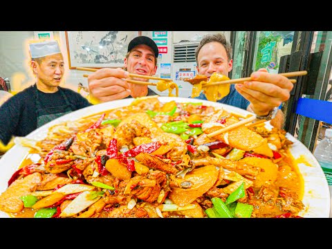 MUSLIM Chinese Street Food Tour in Xi'an, China (Silk Road Series Begins!) thumbnail