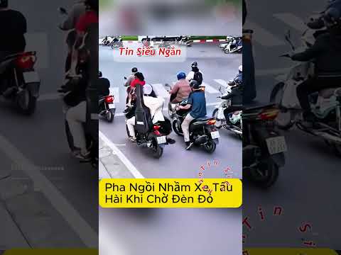 Pha Ngồi Nhầm Xe Tấu Hài Khi Chờ Đèn Đỏ | Tin Siêu Ngắn thumbnail