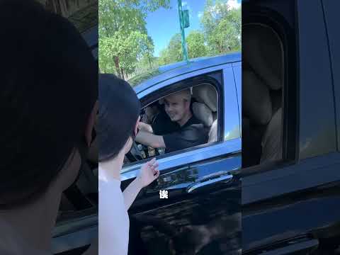 蹭到路人的迈巴赫，没想到最后竟然... thumbnail