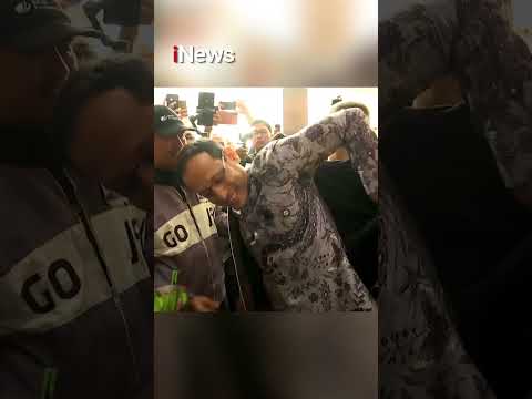 Bukan Rompi Tahanan, Nadiem Pakai Jaket Ojol di Sidang Pleidoi thumbnail