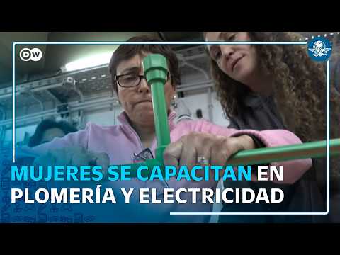 Mujeres aprenden oficios que la IA no podrá reemplazar thumbnail