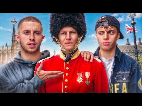ESSAYEZ de faire RIRE le Garde Anglais ! (avec Anyme) thumbnail