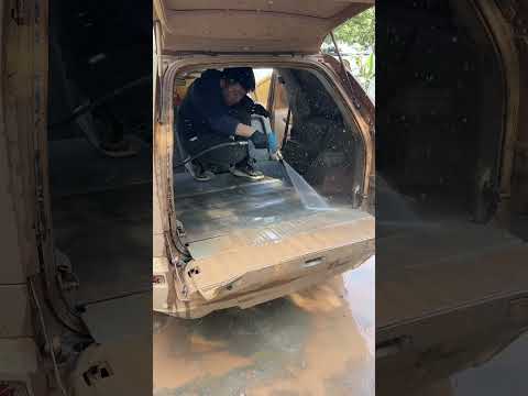 Clean the car that's covered in mud. #washingcar #cleaningcar #asmr thumbnail