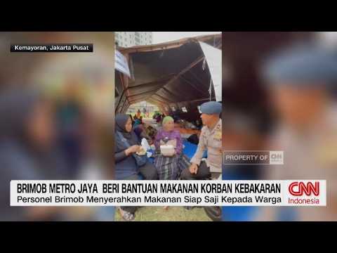 Brimob Polda Metro Kerahkan Dapur Lapangan untuk Korban Kebakaran Kemayoran thumbnail