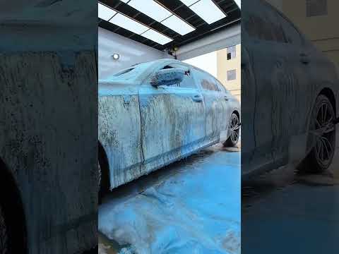 Clean the car that's covered in mud. #washingcar #cleaningcar #asmr thumbnail