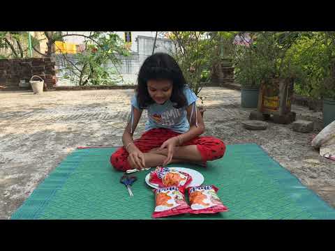 কৃতিকা Puffs খাবারের প্যাকেট এর ভিতর থেকে কি কি নতুন Gift পেলো@Kritika Channel  thumbnail