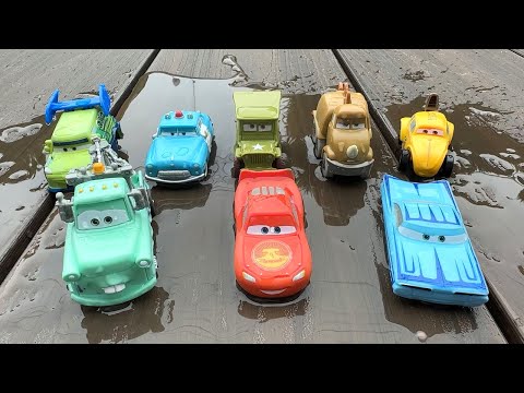 Disney Cars ☆ Change Color A magical toy that changes color in cold and warm water! thumbnail