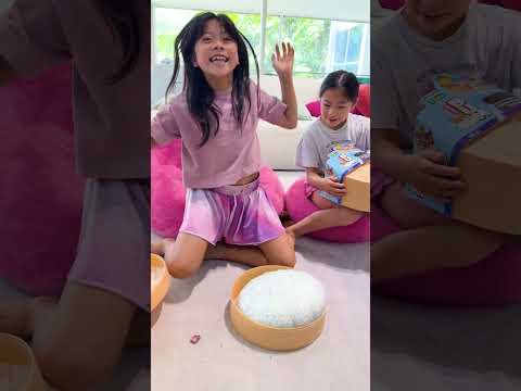 Emma & Kate Try to Get the Giant GLITTER Dumpling Squishy! thumbnail