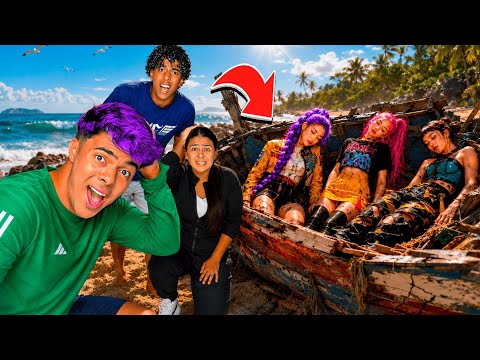 O BARCO DAS GUERREIRAS DO K-POP AFUNDOU NO MAR CHEIO DE TUBARÕES!😱😱🦈 *Estevão salvou elas? thumbnail
