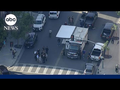 California bank standoff ends: Hostages safely rescued, suspect dead in Bakersfield thumbnail