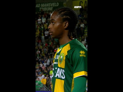 🔙🔰 Toen een 17-jarige Crysencio Summerville in 2019 zijn Eredivisie-debuut maakte 🦁 thumbnail