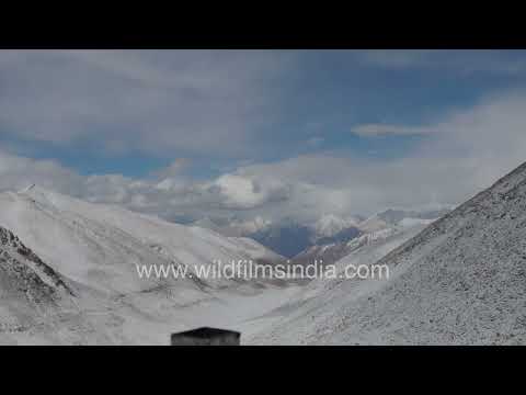 Snow-covered landscapes of the Karakoram range in Ladakh thumbnail