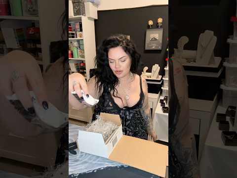 Preparo gli ordini del giorno! Ti aspettiamo su www.clairdeluneshop.it thumbnail