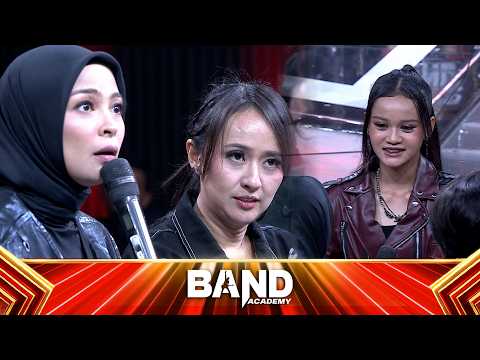 Gak Nyangka! Tantri & Chua Baru Sadar Pernah Duet Dengan Qyra “Go Tunes”! | Band Academy thumbnail