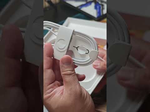 Iphone 17e Unboxing thumbnail