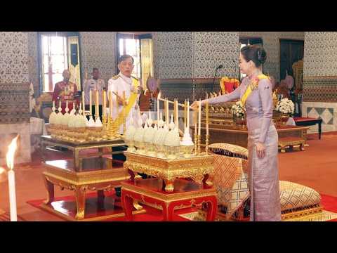 ในหลวง-พระราชินี เสร็จฯพระราชพิธีมหามงคล เฉลิมพระชนมพรรษา 4 รอบ thumbnail